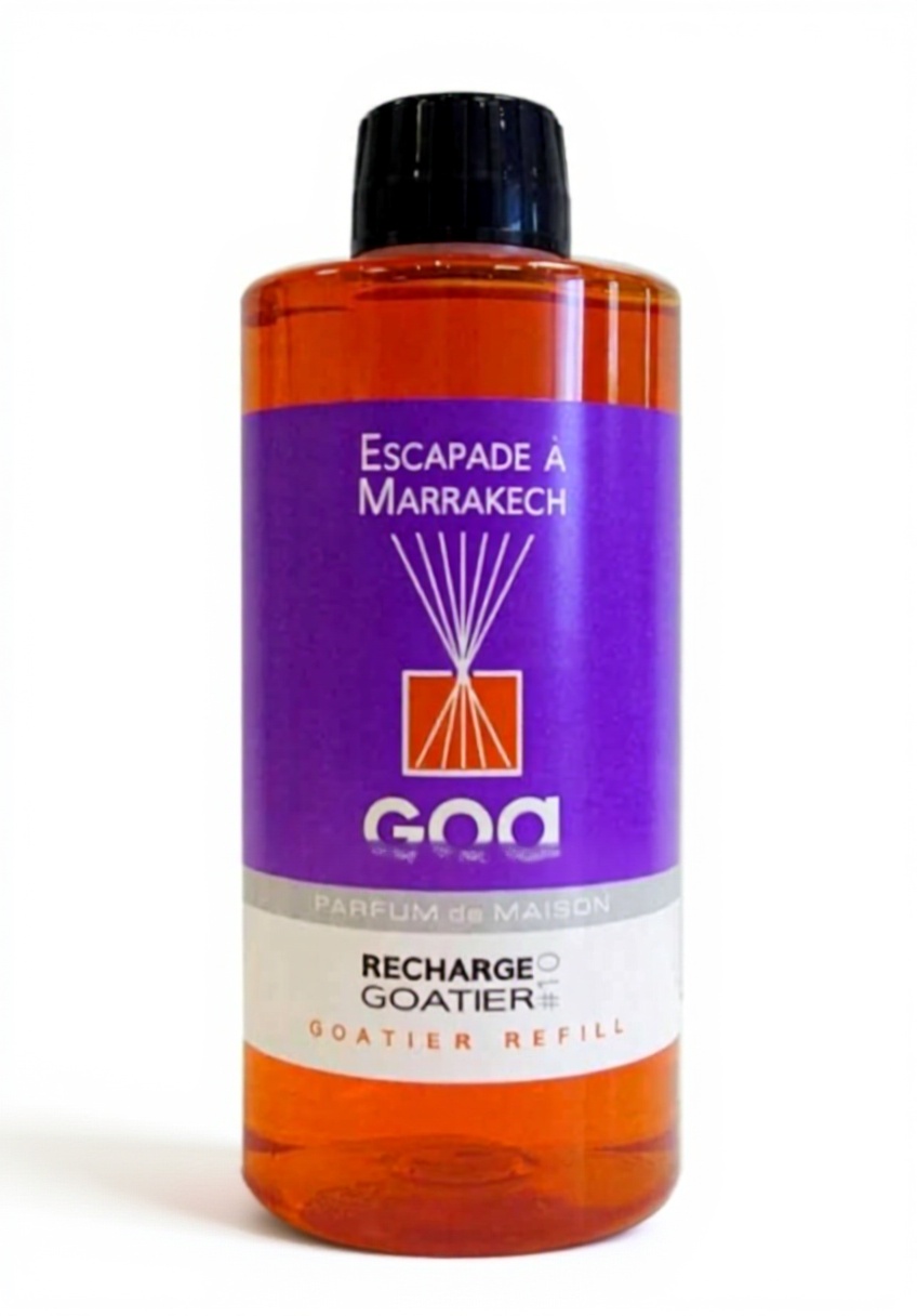 Ricarica Goa Bottiglia 500 ml Fuga da Marrakech su un tavolo con diffusore